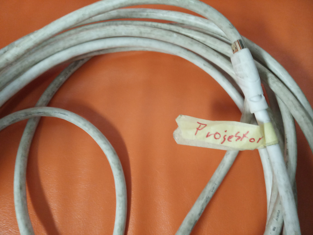 projector-cable.jpg