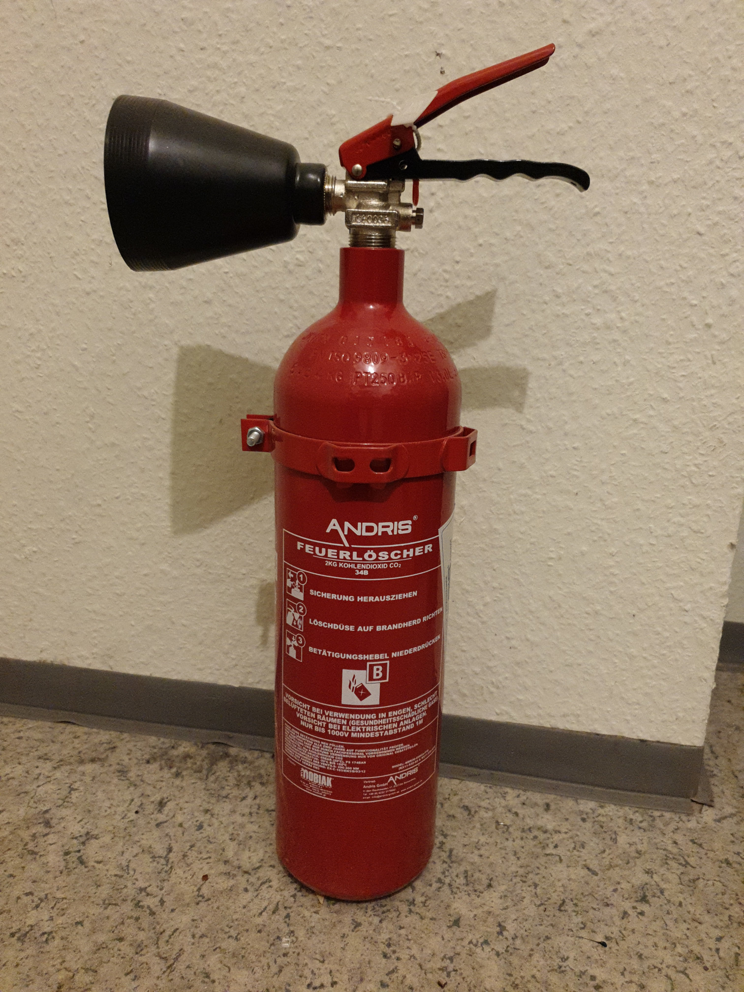 fire-extinguisher_co2.jpg